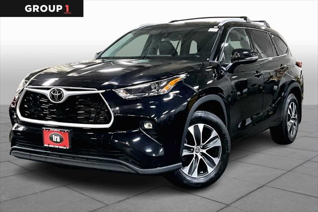 used 2022 Toyota Highlander car, priced at $38,167