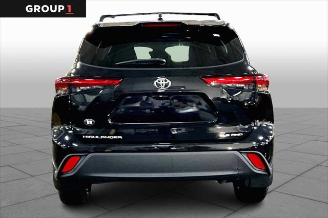 used 2022 Toyota Highlander car, priced at $38,167