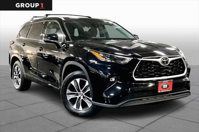 used 2022 Toyota Highlander car, priced at $38,167