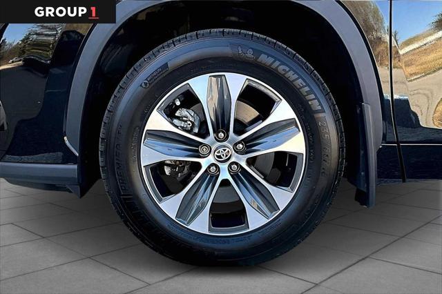 used 2022 Toyota Highlander car, priced at $38,167