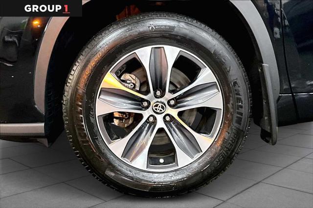 used 2022 Toyota Highlander car, priced at $38,167