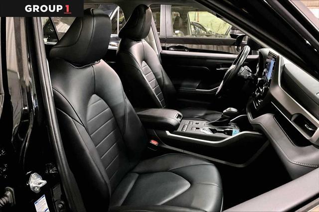 used 2022 Toyota Highlander car, priced at $38,167