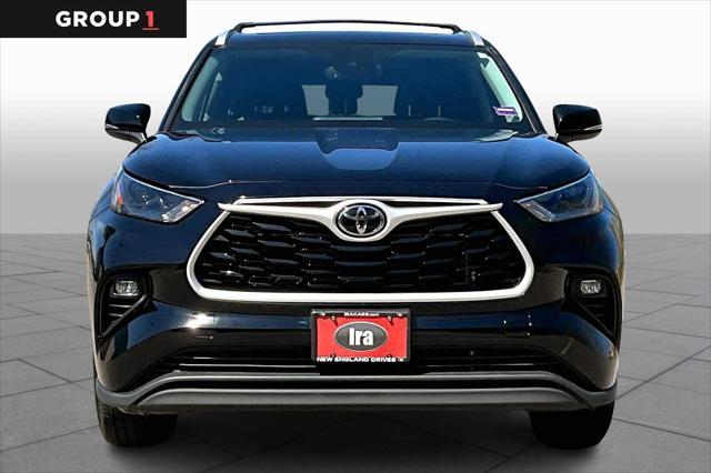 used 2022 Toyota Highlander car, priced at $38,167