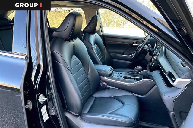 used 2022 Toyota Highlander car, priced at $38,167
