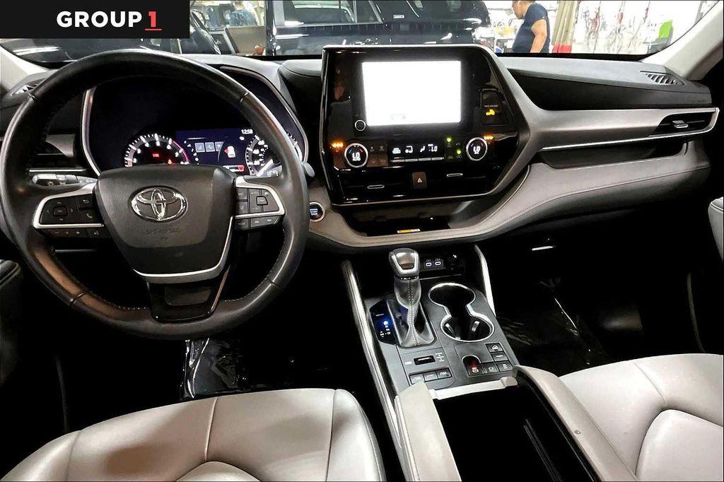 used 2024 Toyota Highlander car, priced at $43,947