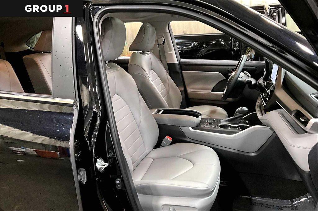 used 2024 Toyota Highlander car, priced at $43,947