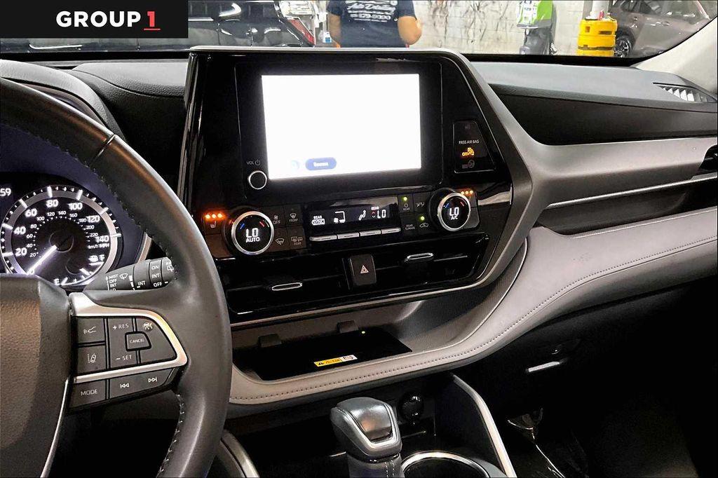 used 2024 Toyota Highlander car, priced at $43,947