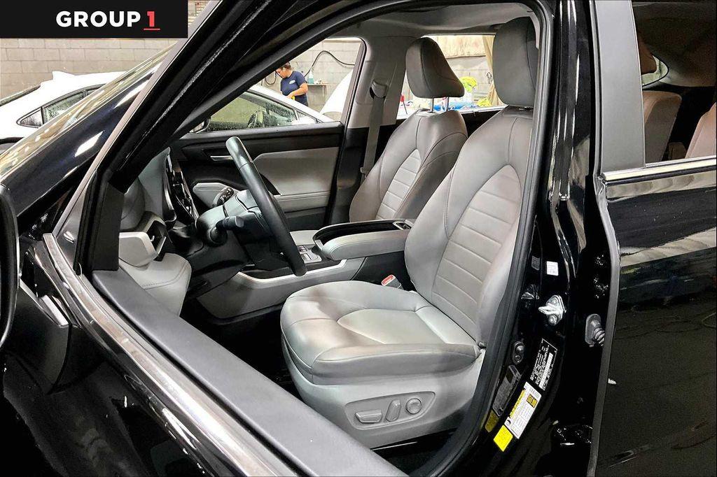 used 2024 Toyota Highlander car, priced at $43,947