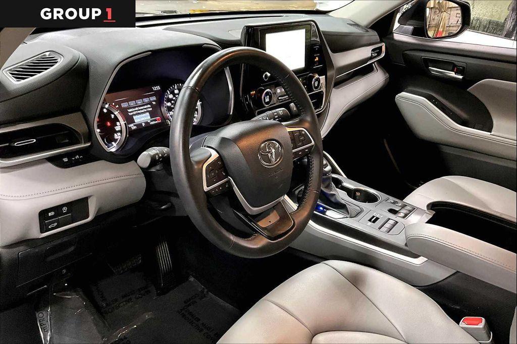 used 2024 Toyota Highlander car, priced at $43,947