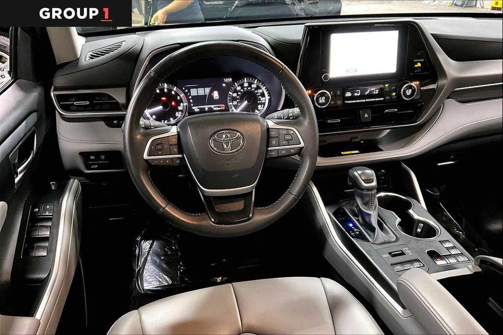 used 2024 Toyota Highlander car, priced at $43,947