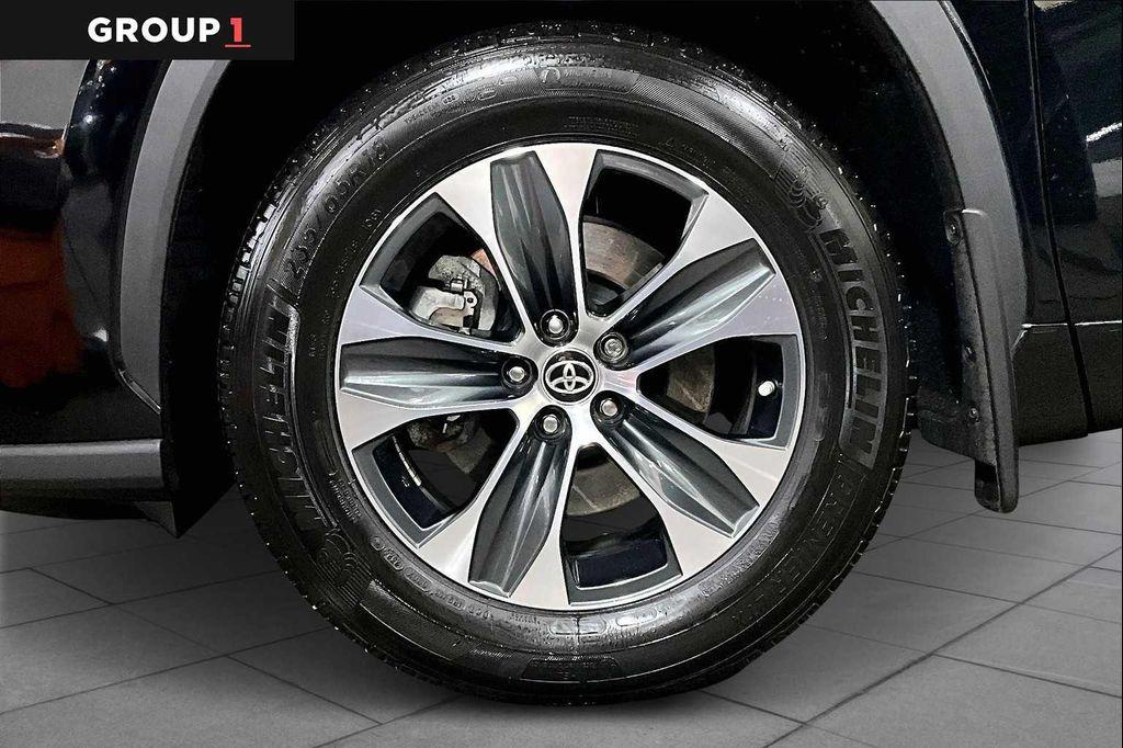 used 2024 Toyota Highlander car, priced at $43,947
