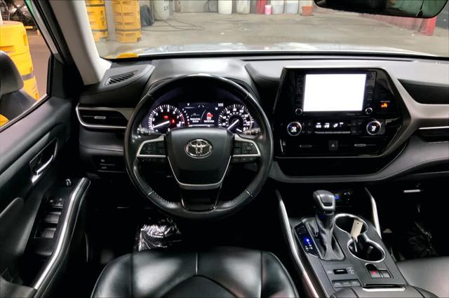 used 2022 Toyota Highlander car, priced at $36,597