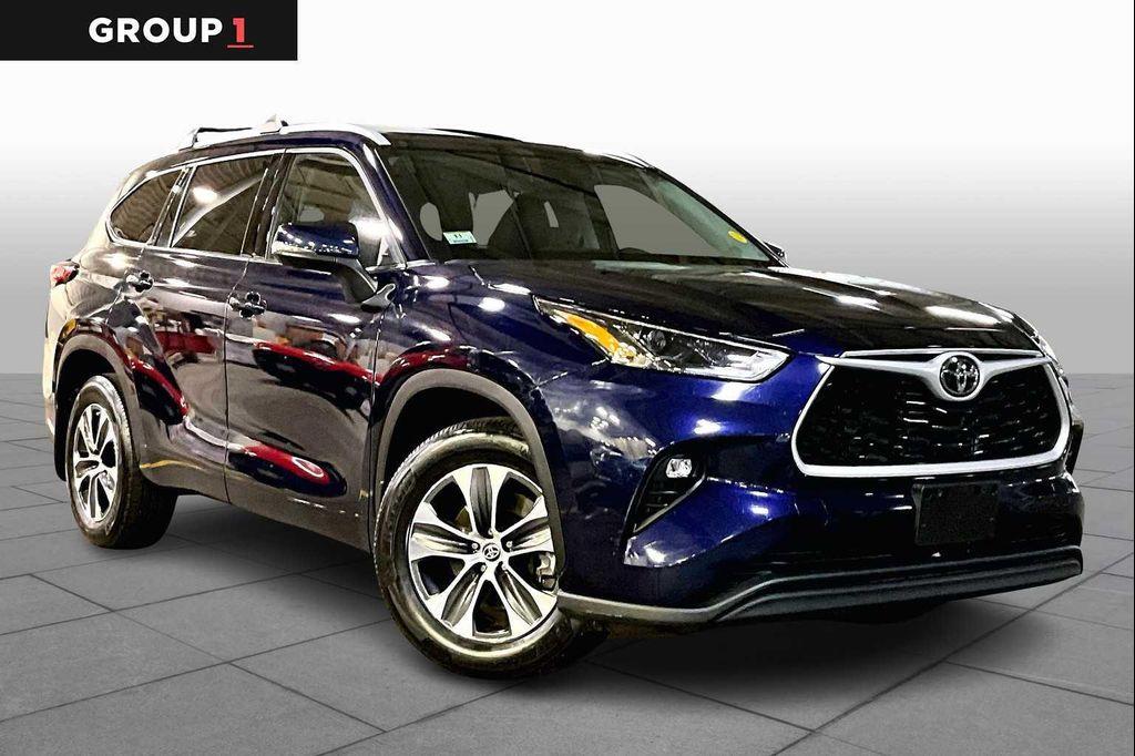 used 2022 Toyota Highlander car, priced at $36,938