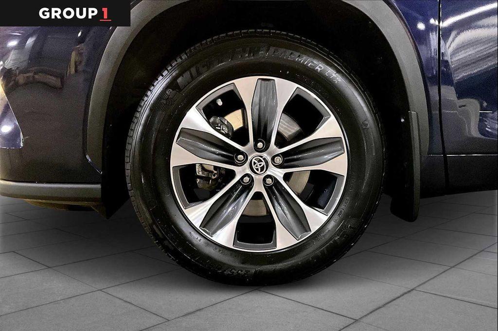 used 2022 Toyota Highlander car, priced at $36,938