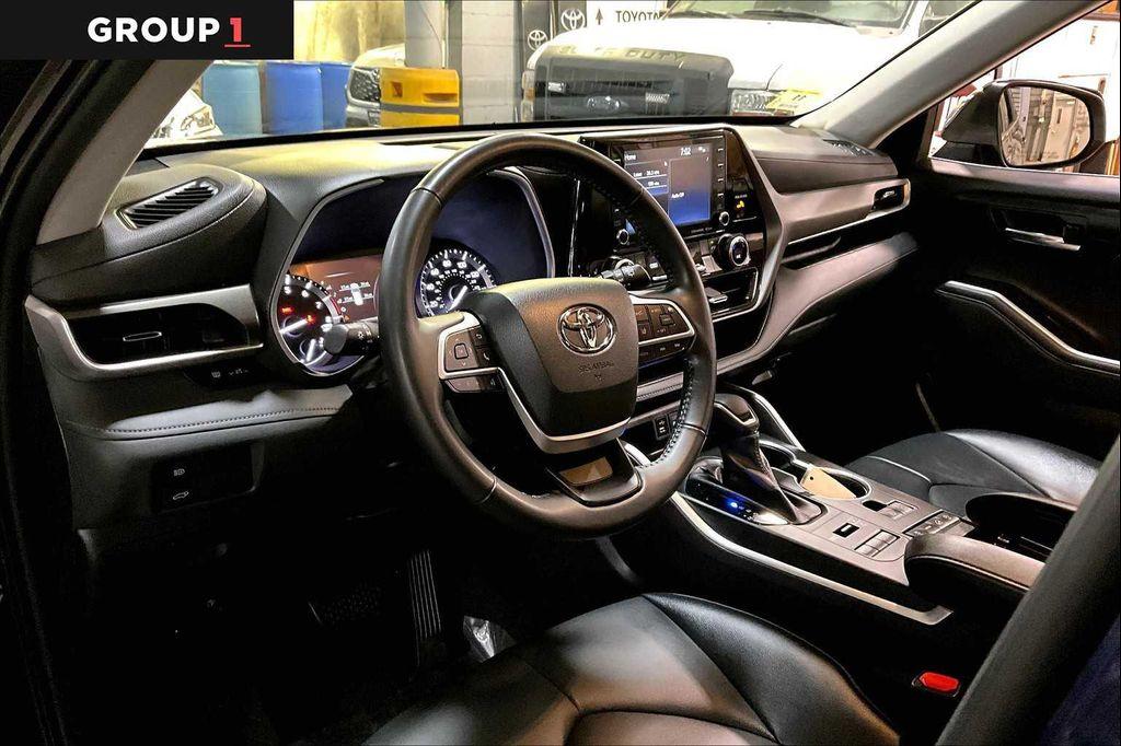 used 2022 Toyota Highlander car, priced at $36,938