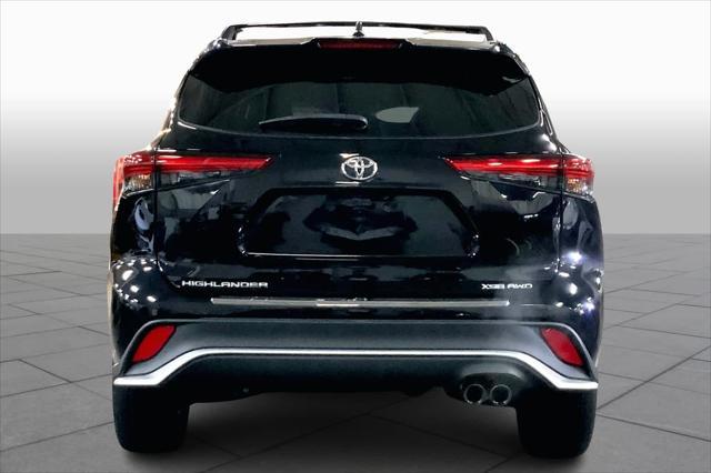 used 2022 Toyota Highlander car, priced at $39,548