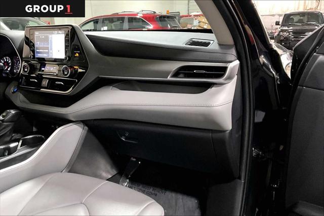 used 2021 Toyota Highlander car, priced at $36,032