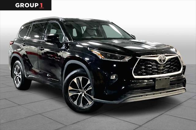 used 2021 Toyota Highlander car, priced at $36,032