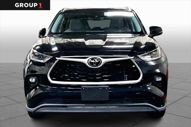 used 2021 Toyota Highlander car, priced at $36,032