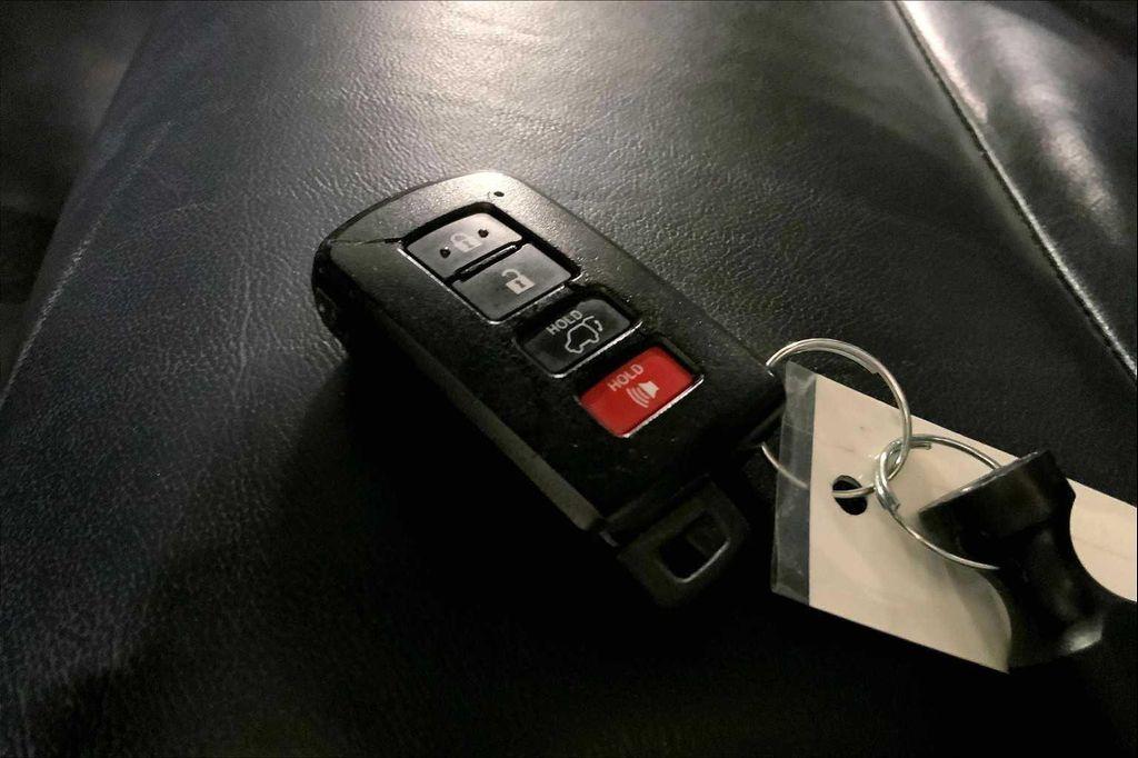 used 2015 Toyota Highlander car, priced at $17,167