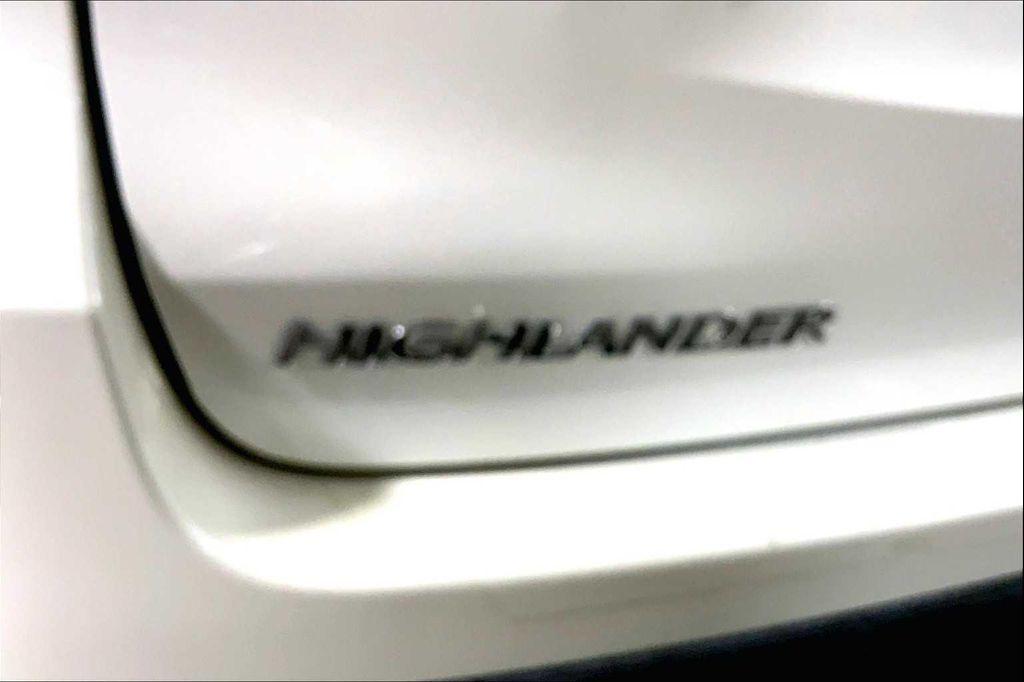 used 2015 Toyota Highlander car, priced at $17,167