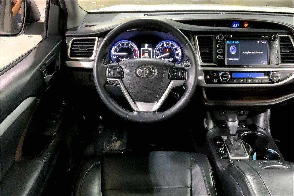 used 2015 Toyota Highlander car, priced at $17,167