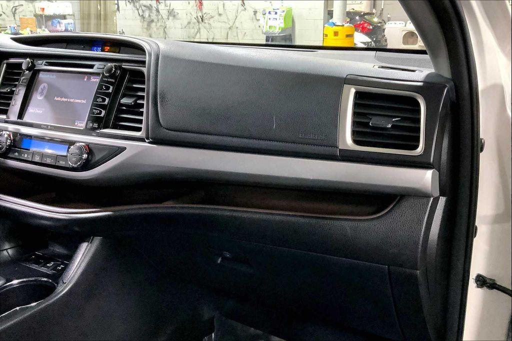 used 2015 Toyota Highlander car, priced at $17,167