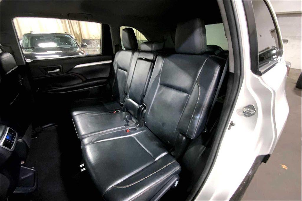 used 2015 Toyota Highlander car, priced at $17,167