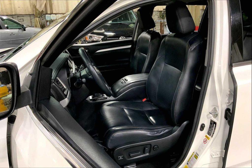 used 2015 Toyota Highlander car, priced at $17,167