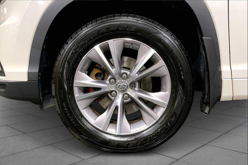 used 2015 Toyota Highlander car, priced at $17,167