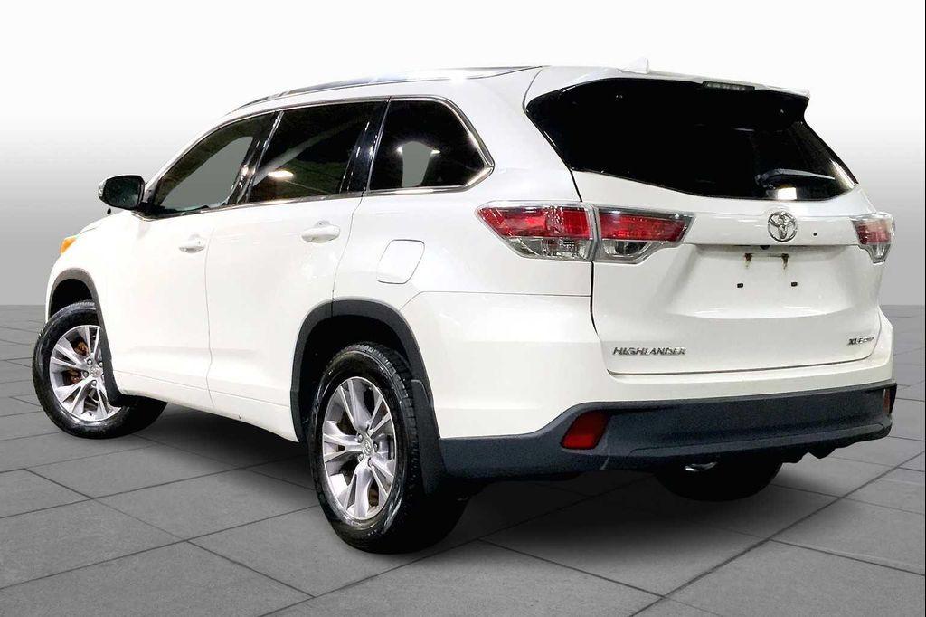 used 2015 Toyota Highlander car, priced at $17,167