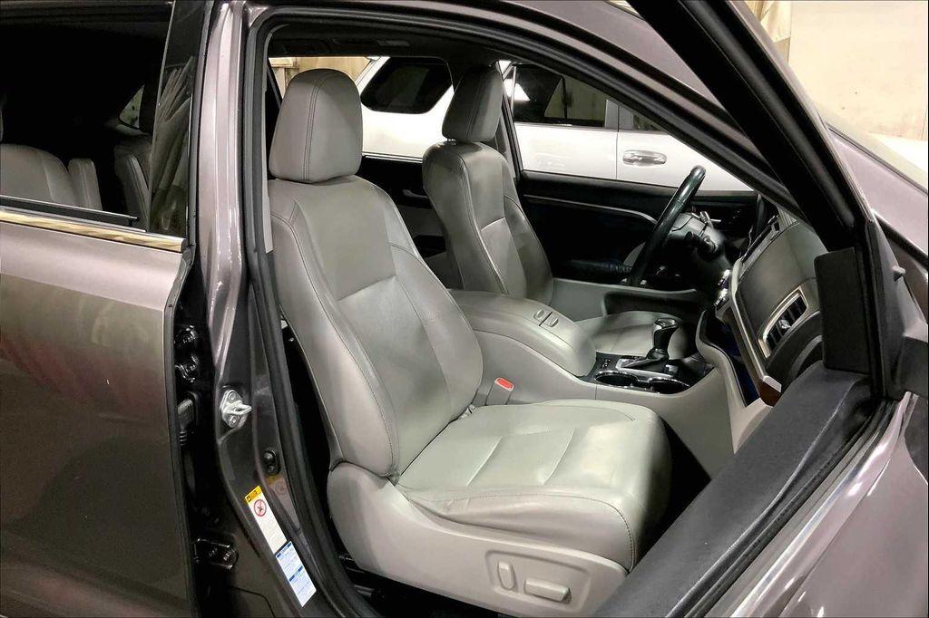 used 2016 Toyota Highlander car, priced at $23,677