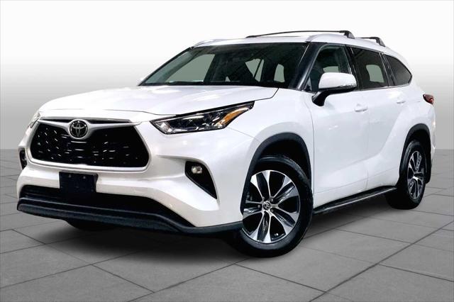 used 2022 Toyota Highlander car, priced at $34,549