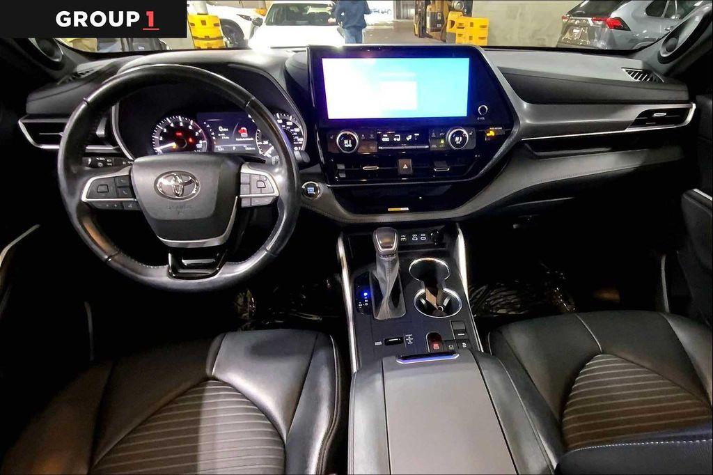 used 2023 Toyota Highlander car, priced at $39,797