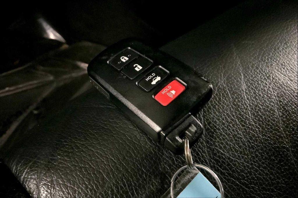used 2018 Toyota Avalon Hybrid car, priced at $15,994