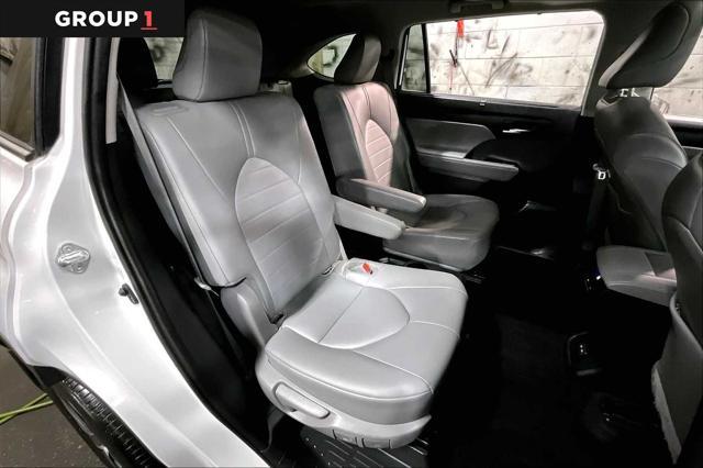 used 2022 Toyota Highlander car, priced at $37,147