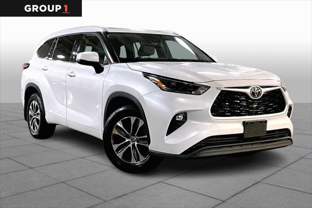 used 2022 Toyota Highlander car, priced at $37,147