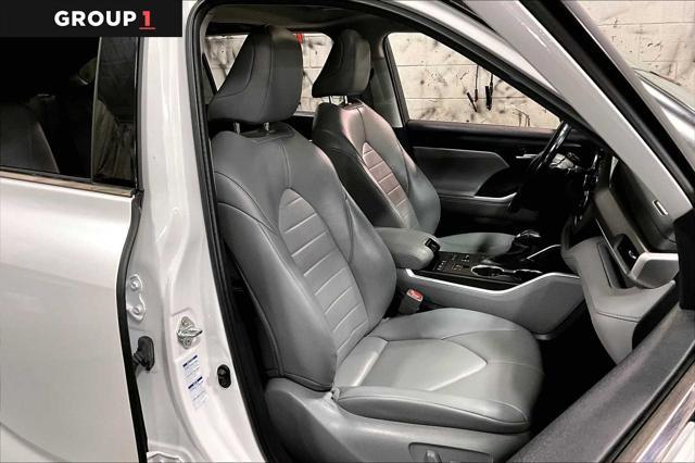 used 2022 Toyota Highlander car, priced at $37,147