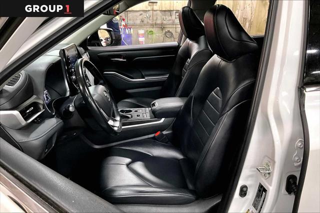 used 2022 Toyota Highlander car, priced at $37,997