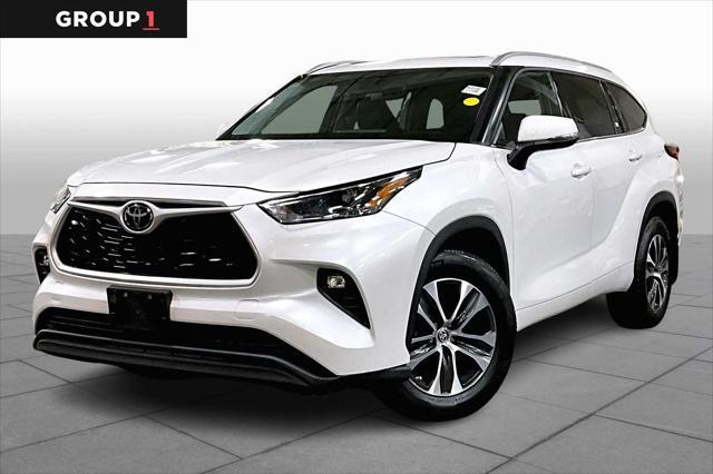 used 2022 Toyota Highlander car, priced at $37,997