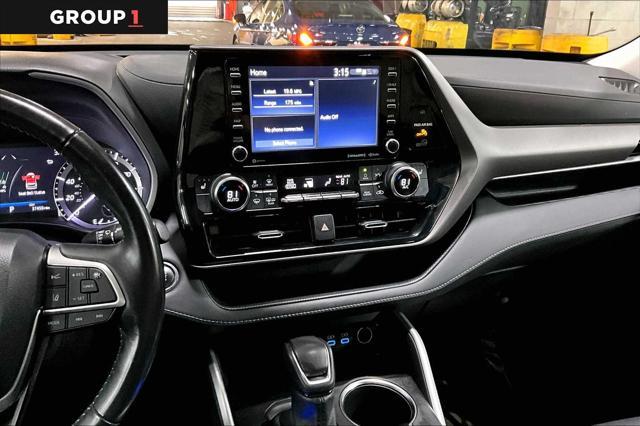 used 2022 Toyota Highlander car, priced at $37,997