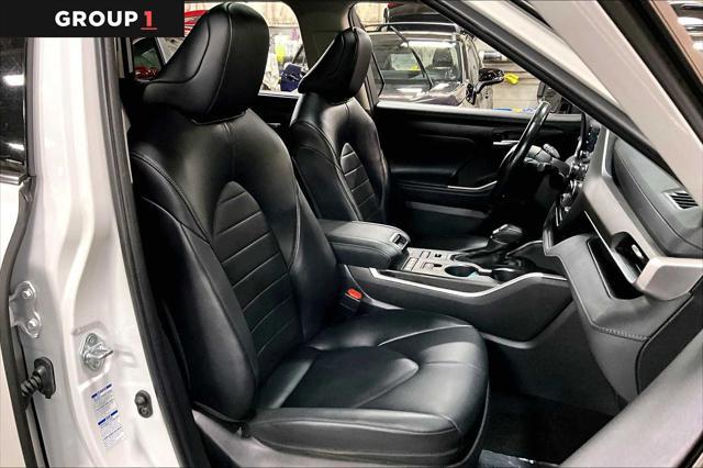 used 2022 Toyota Highlander car, priced at $37,997