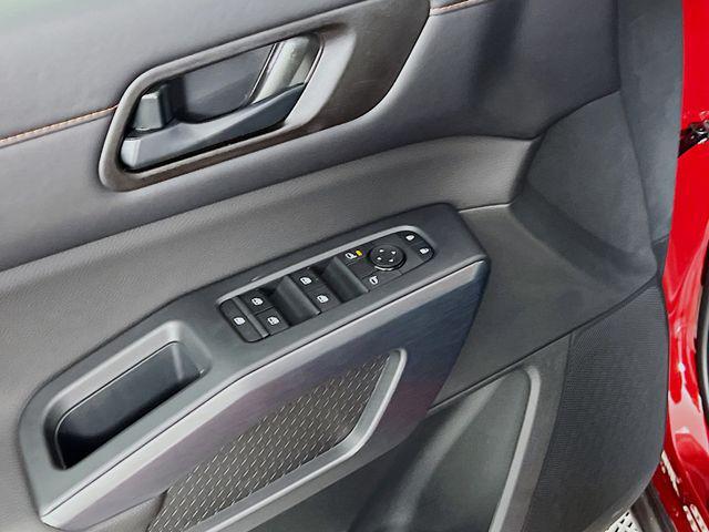 new 2025 Nissan Pathfinder car, priced at $43,772