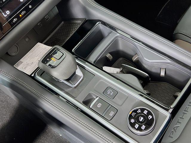 new 2025 Nissan Pathfinder car, priced at $49,959