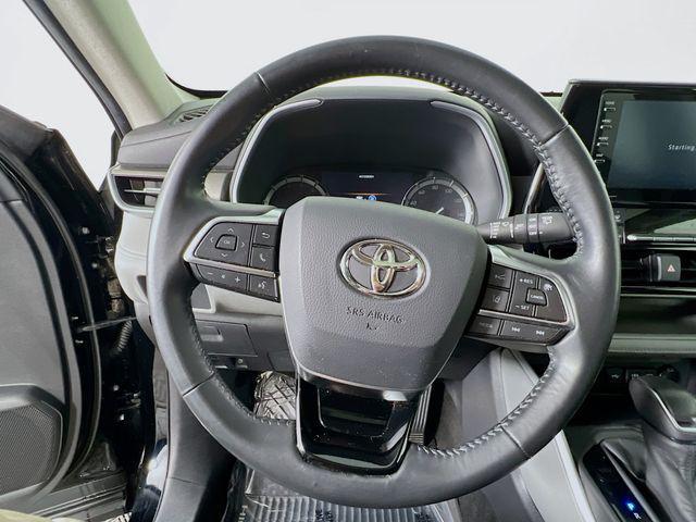 used 2020 Toyota Highlander car, priced at $29,400