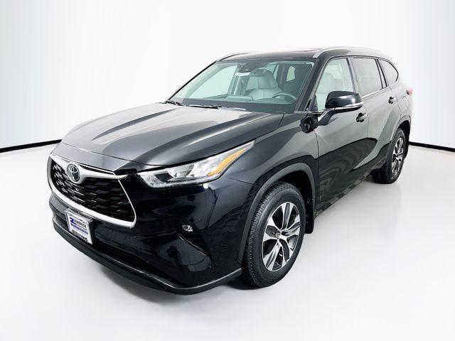 used 2020 Toyota Highlander car, priced at $29,400