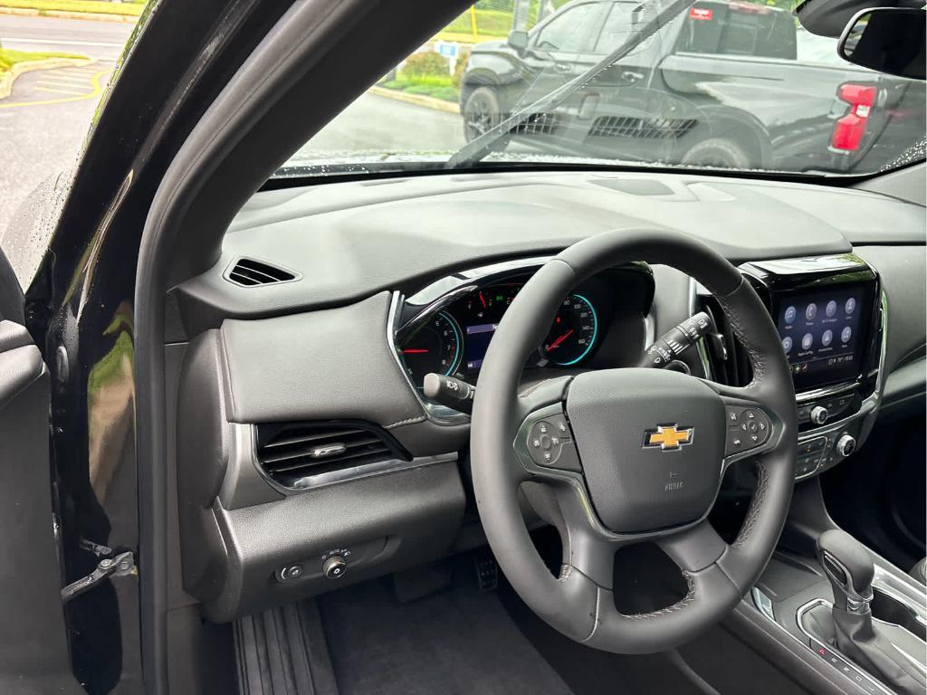 used 2023 Chevrolet Traverse car, priced at $31,099