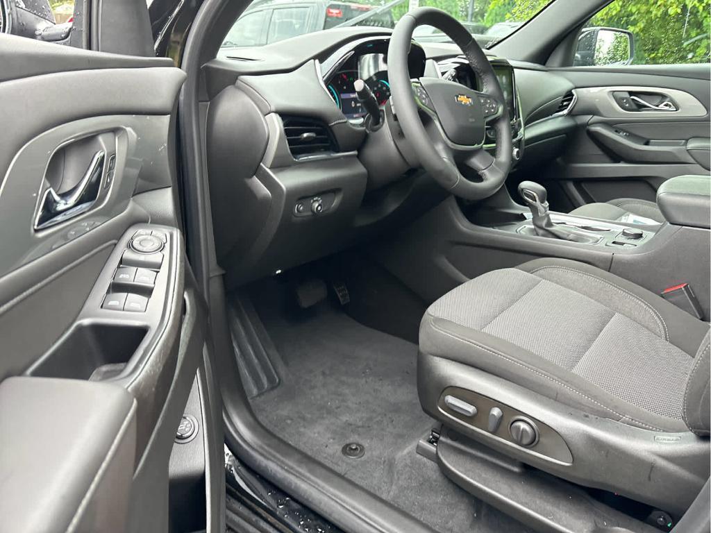 used 2023 Chevrolet Traverse car, priced at $31,099