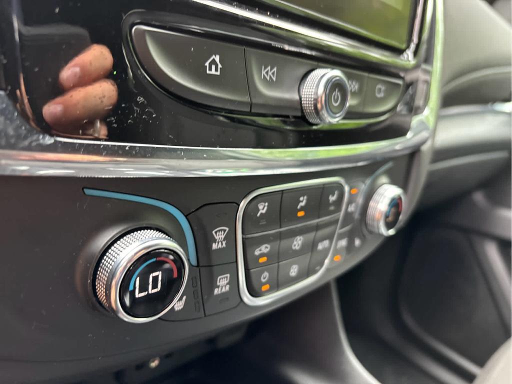 used 2023 Chevrolet Traverse car, priced at $31,099