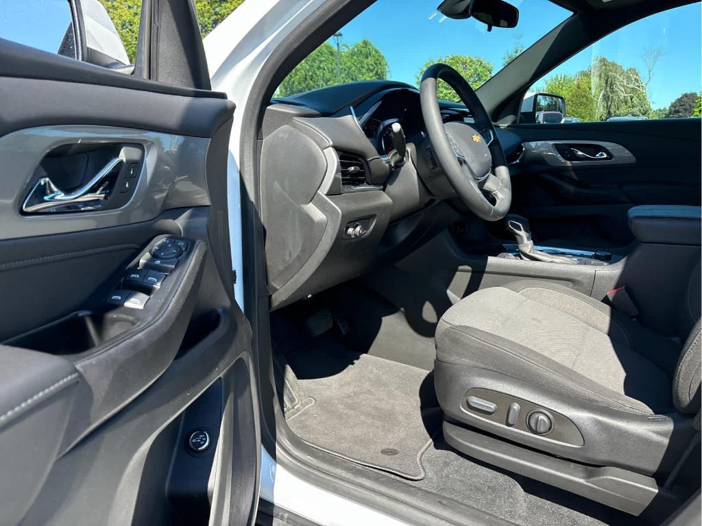 used 2023 Chevrolet Traverse car, priced at $28,525